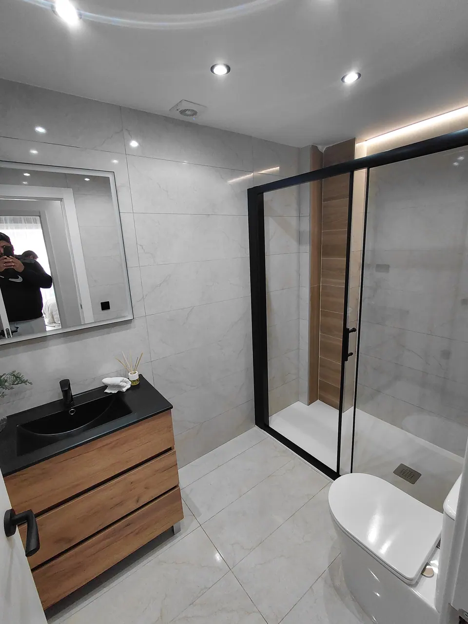 Reforma de baño moderno en Cataluña